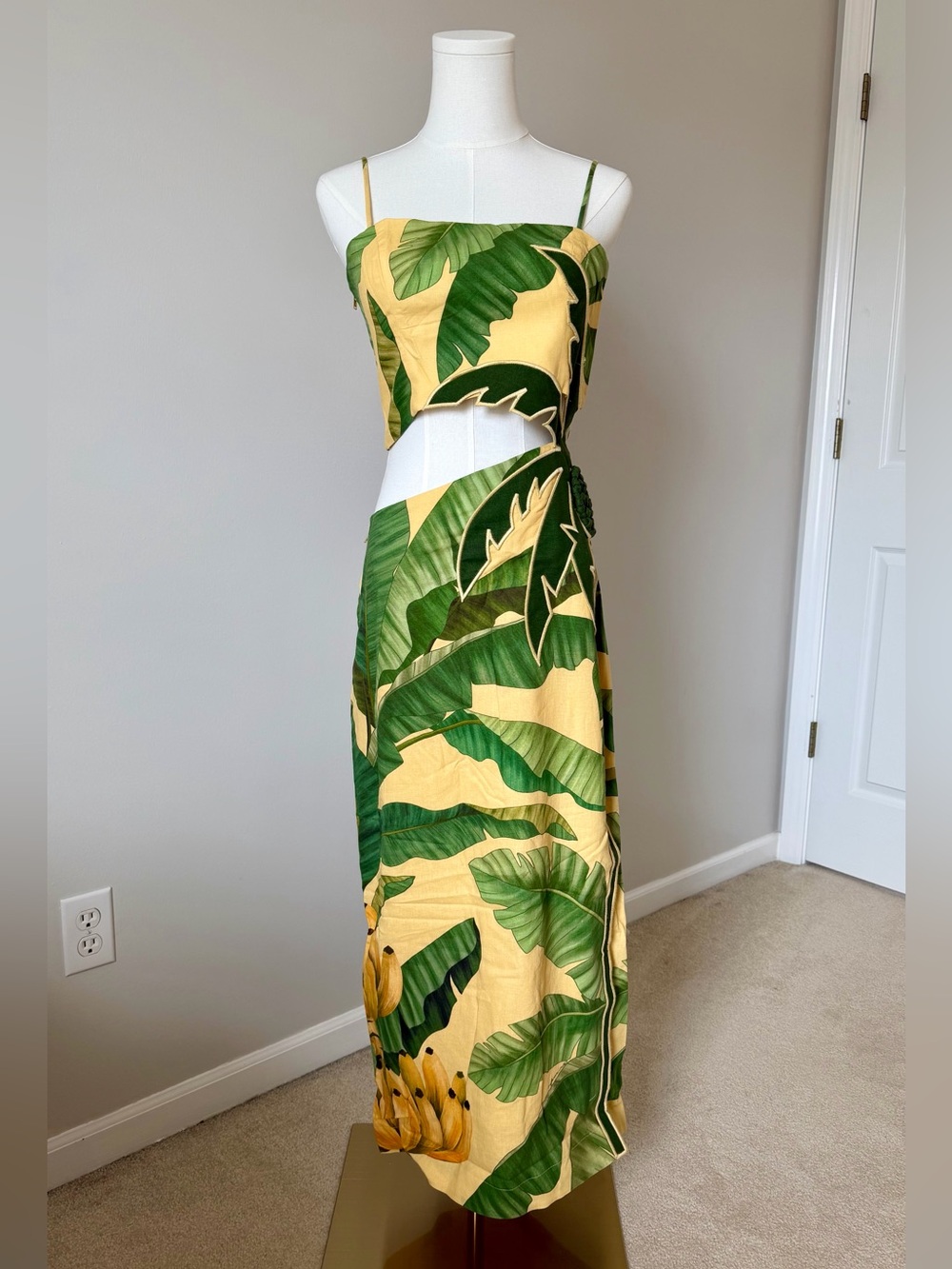 FARM Rio Soft Yellow 3D Banana Leaves Cutout Maxi Dress Lined NWT - Size M/L - Picture 2 of 15